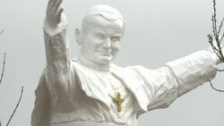 CLEAN : Poland erects statue in honour News Clip