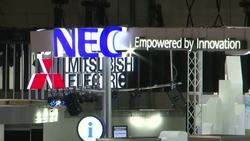 ++ NEW ++ Smart glasses and synchronised robots are highlights at CEATEC News Clip