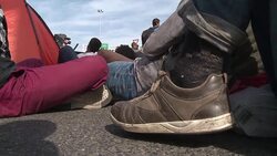 VOICED : Tension en la frontera con Hungria tras cierre de frontera News Clip