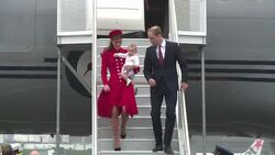 VOICED : El primer viaje del bebe real ingles News Clip