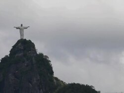 WS T/L Corcovado statue heat coming up Para gliders flying / Rio de Janeiro, Brazil Stock Footage