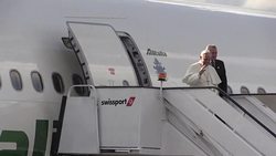 CLEAN : Pope lands in Kenya begins landmark Africa trip News Clip
