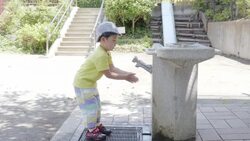 The child who washes a hand in a park Stock Footage