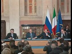 Putin, Berlusconi, Prodi joint presser, plus family photo from summit News Clip