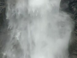 CU View of Takkakaw Falls / Yoho Nationalpark, British Columbia, Canada Stock Footage