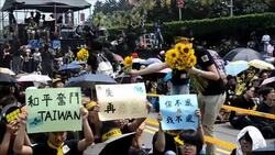 CLEAN : Taiwan stages mass anti China trade pact r News Clip