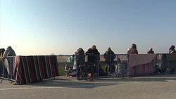 CLEAN : Migrants who walked to Croatian border return to Belgrade News Clip