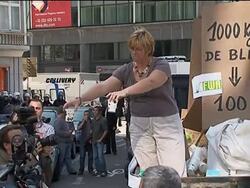 Belgian dairy farmers march to  EU Agriculture Ministers meeting Instructional Video
