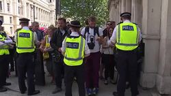 CLEAN : Blair leaves through back entrance after defending Iraq war News Clip