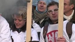 CLEAN : French doctors protest against health care reform News Clip