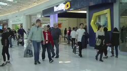 Mall of America Draws Thousands on Black Friday Instructional Video