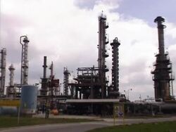 Refinery,pipes and reservoirs Stock Footage