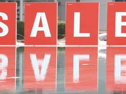Sale sign with its reflection Stock Footage