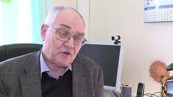 VOICED : Lenin watches on over increasingly indifferent Russians News Clip