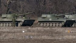 Separatists on tanks near Vuhlehirsk town News Clip