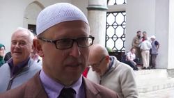 Foreign hafizs recite Quran from memory for Ramadan Instructional Video