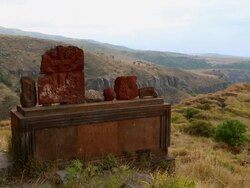 Amberd castle, a tomb in the entrance of Vahramashen church Stock Footage