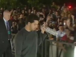 David Blaine Arriving For Stunt News Clip