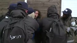 VOICED : Israel evacua una colonia en Cisjordania pero construira otras News Clip