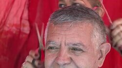 CLEAN : In Venezuela sidewalk haircuts News Clip