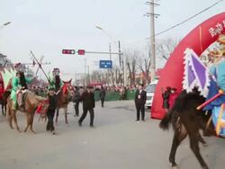 MS PAN Villagers dressed as ancient figures attend parade during shehuo celebrations, Shehuo is traditional festive folk celebration during chinese spring festival AUDIO / xi'an, shaanxi, china Stock Footage