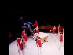 SYND 25-5-72 PAT NIXON VISITS MOSCOW STATE CIRCUS News Clip