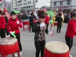 MS Villagers performing gongs and drums in traditional festive folk celebration or carnival during chinese spring festival AUDIO / xi'an, shaanxi, china Stock Footage