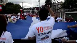 CLEAN : Thousands of Hondurans march against presidents reelection News Clip