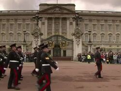 WS Marching soldiers in front of Buckingham Palace / London, UK Stock Footage