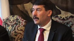 Hungarian and Czech presidents unified on immigration Instructional Video