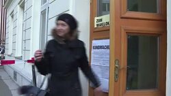 CLEAN : Austria's greens backed Van der Bellen casts vote News Clip