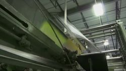 Aumenta demanda de gafas protectoras solares en EEUU debido a eclipse solar total Instructional Video