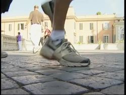 Guide takes jogging tourists around city sights News Clip