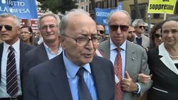 Thousands of lawyers demonstrate against reform of the judiciary system News Clip