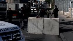 CLEAN : Israel sets up east Jerusalem checkpoints after violence spikes News Clip