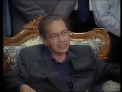 PM returns from holiday to hero's welcome News Clip