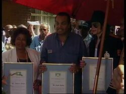 Stars and fans react to Jackson abuse claims News Clip