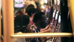Lucky young man hits jackpot on slot machine, celebrates with friends Stock Footage