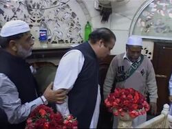 Sharif visits shrine after returning to Pakistan News Clip