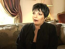 CLEAN: Liza Minnelli in Paris News Clip