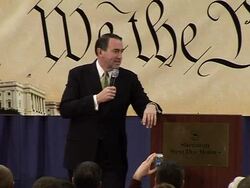 CLEAN: Romney, Huckabee take it to the wire in Iowa News Clip