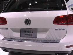 2011 Volkswagen Touareg Hybrid montage Stock Footage