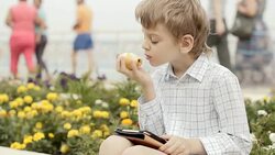 interest in reading books Stock Footage