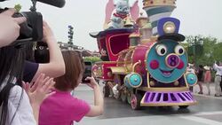 CLEAN : VIPs enjoy Disney parade ahead of Shanghai parks grand opening News Clip