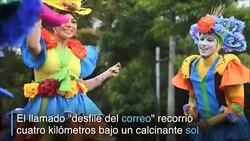 CLEAN : El Salvador: colorido desfile marca inicio de fiestas patronales News Clip