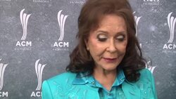 Country icon Loretta Lynn has a fractured hip after fall News Clip