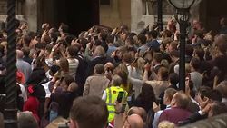 Crowds look on as Big Ben strikes twelve for the last time before restoration works begin on the Elizabeth Tower News Clip