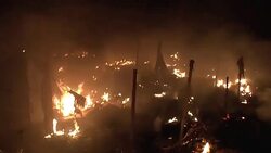 VOICED : Refugiados provocan incendio en campamento News Clip