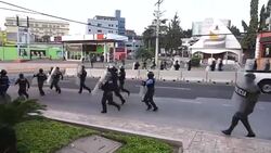 CLEAN : Police and protesters clash in Honduran capital News Clip