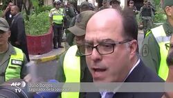 VOICED : Bloquean ingreso de opositores a sede electoral en Venezuela News Clip